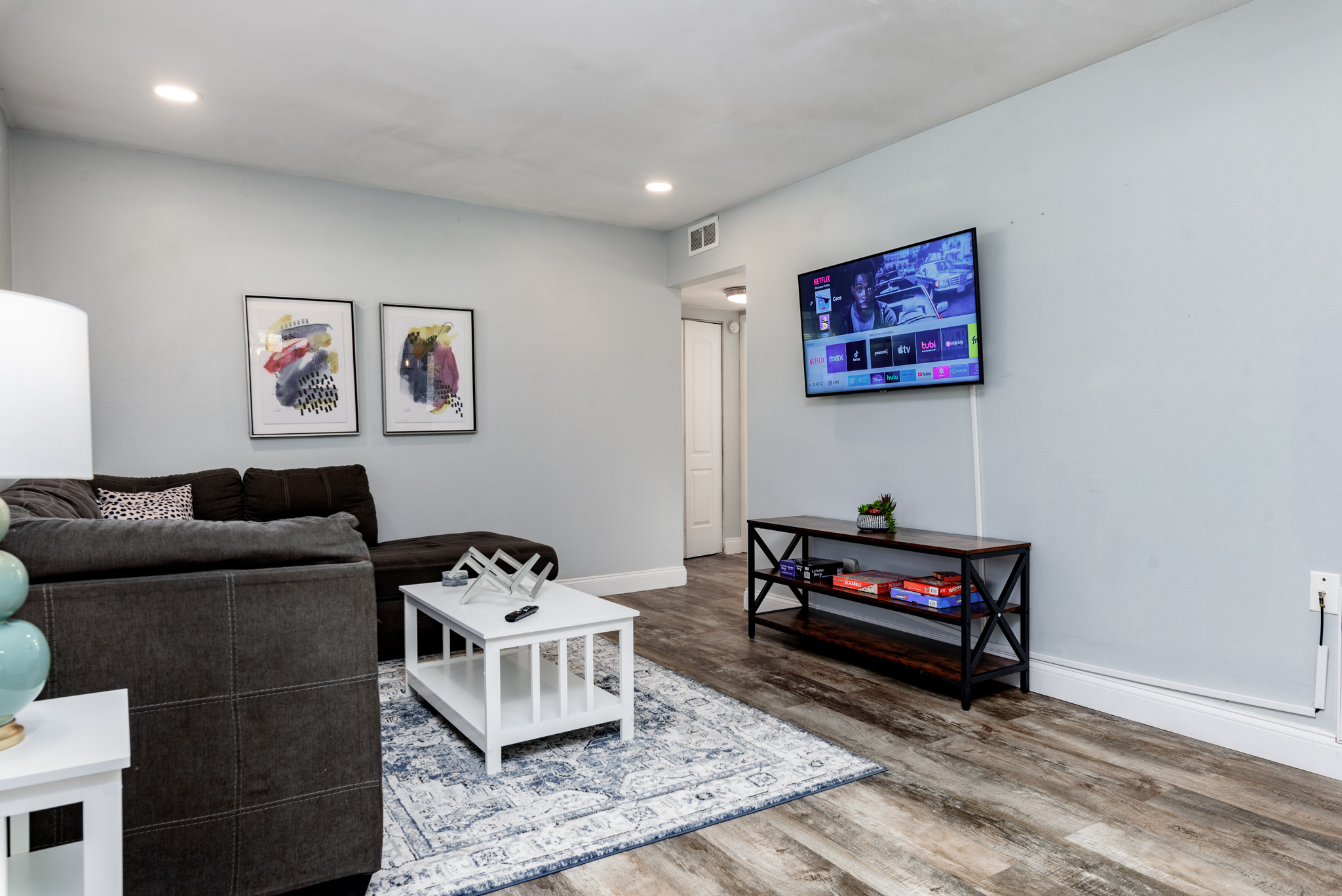 3 Bedrooms Bedrooms, ,1 BathroomBathrooms,Woodford Rentals,For Rent,1172