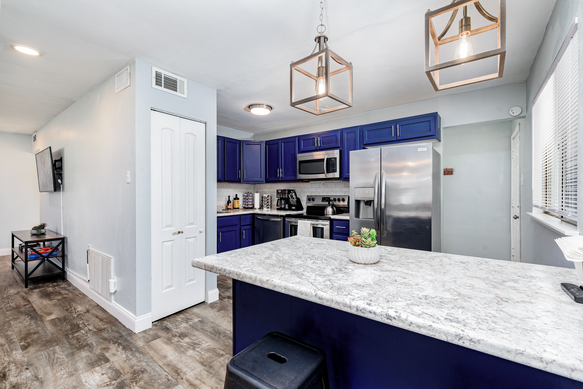 3 Bedrooms Bedrooms, ,1 BathroomBathrooms,Woodford Rentals,For Rent,1172