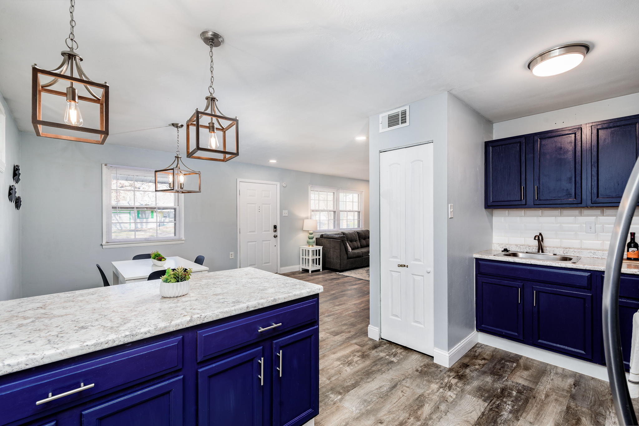 3 Bedrooms Bedrooms, ,1 BathroomBathrooms,Woodford Rentals,For Rent,1172
