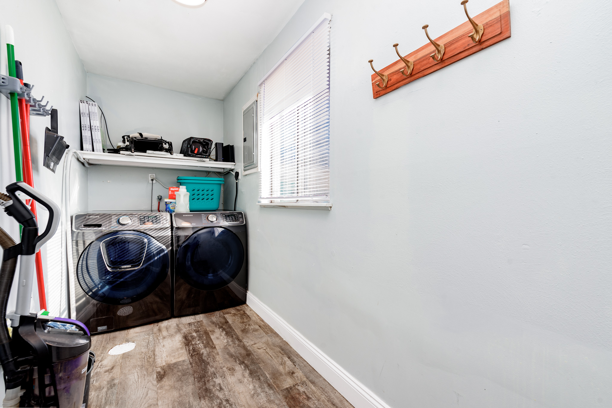 3 Bedrooms Bedrooms, ,1 BathroomBathrooms,Woodford Rentals,For Rent,1172