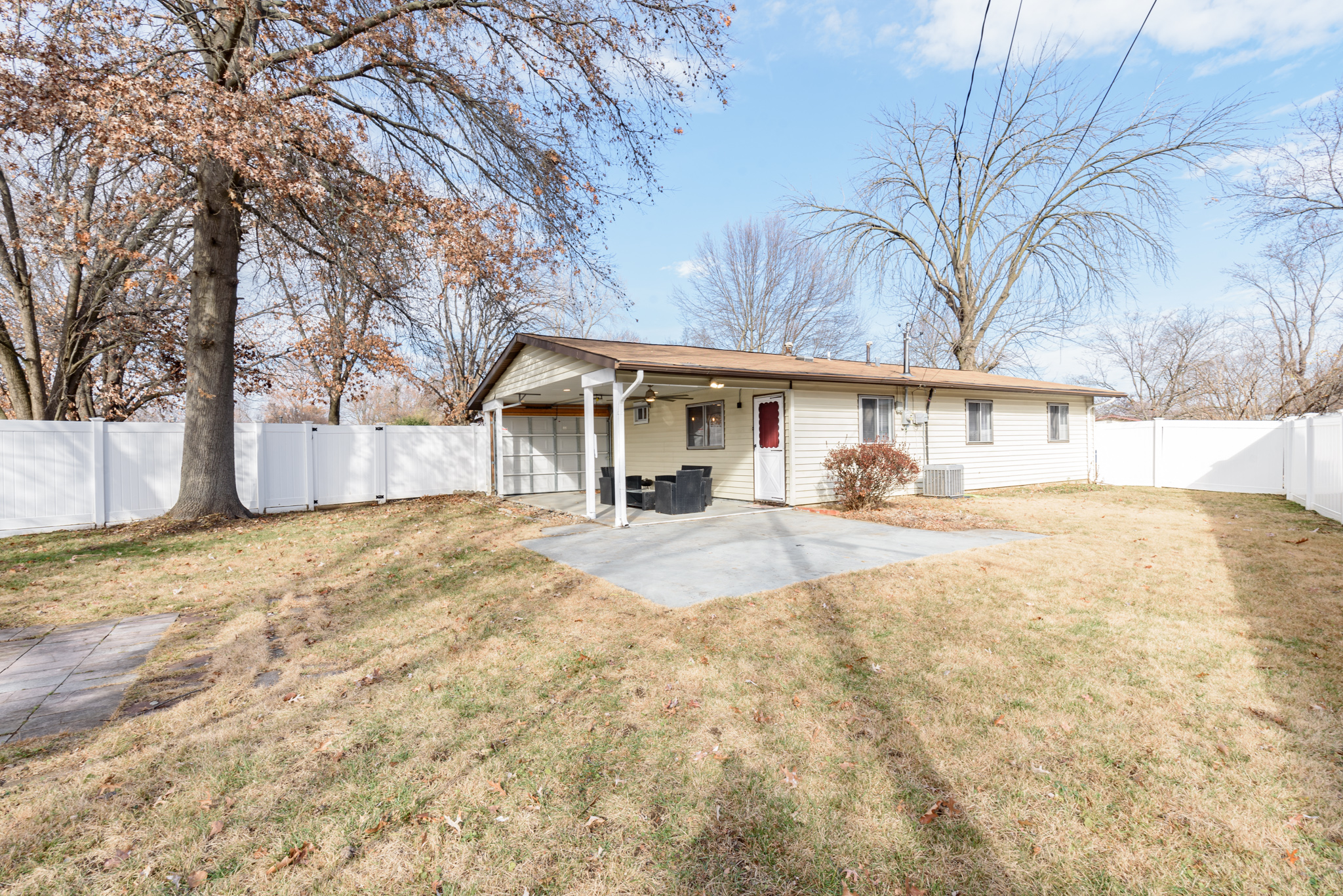 3 Bedrooms Bedrooms, ,1 BathroomBathrooms,Woodford Rentals,For Rent,1172