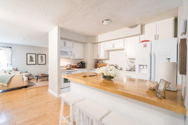 4 Bedrooms Bedrooms, ,2.5 BathroomsBathrooms,Woodford Rentals,For Rent,1208