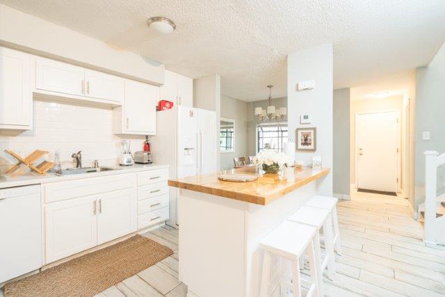 4 Bedrooms Bedrooms, ,2.5 BathroomsBathrooms,Woodford Rentals,For Rent,1208