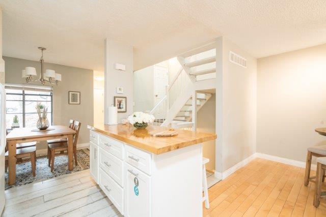 4 Bedrooms Bedrooms, ,2.5 BathroomsBathrooms,Woodford Rentals,For Rent,1208