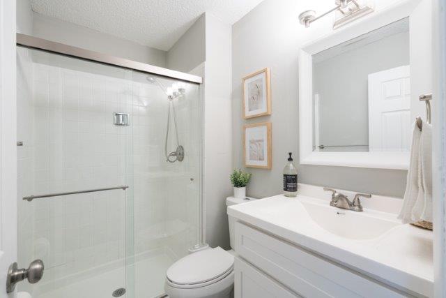 4 Bedrooms Bedrooms, ,2.5 BathroomsBathrooms,Woodford Rentals,For Rent,1208