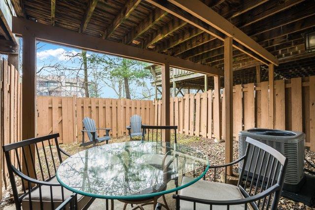 4 Bedrooms Bedrooms, ,2.5 BathroomsBathrooms,Woodford Rentals,For Rent,1208