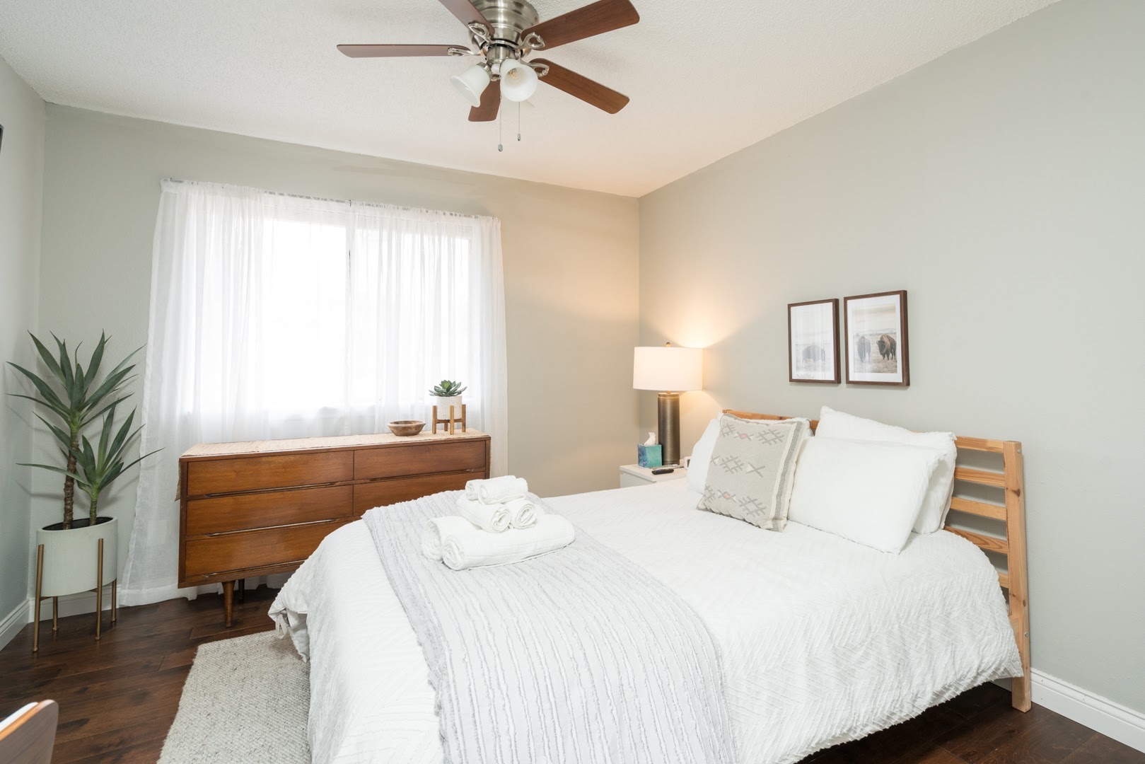 4 Bedrooms Bedrooms, ,2.5 BathroomsBathrooms,Woodford Rentals,For Rent,1208