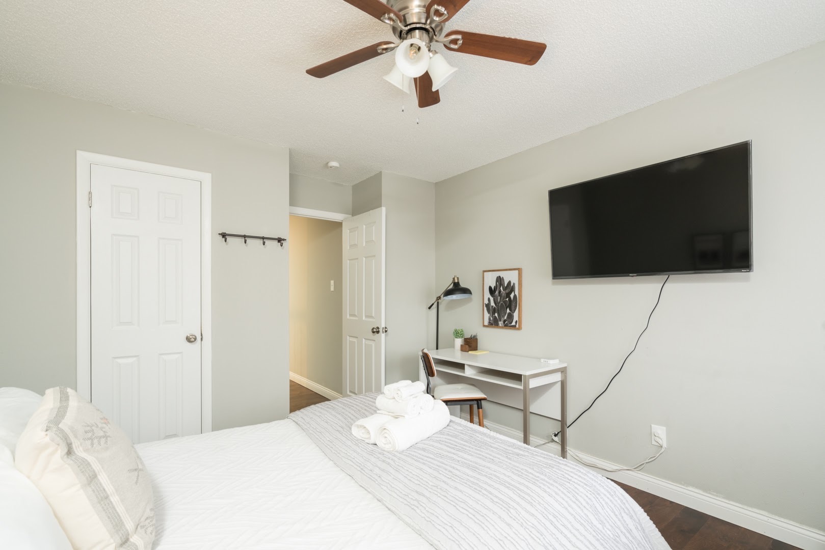 4 Bedrooms Bedrooms, ,2.5 BathroomsBathrooms,Woodford Rentals,For Rent,1208