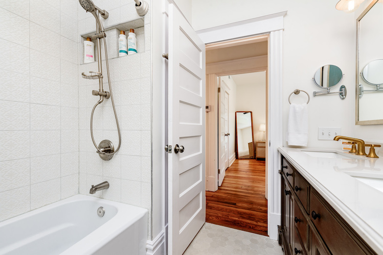 4 Bedrooms Bedrooms, ,1.5 BathroomsBathrooms,Woodford Rentals,For Rent,1274