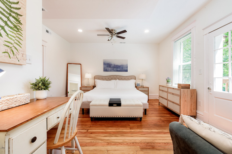 4 Bedrooms Bedrooms, ,1.5 BathroomsBathrooms,Woodford Rentals,For Rent,1274