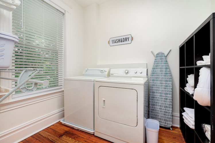 4 Bedrooms Bedrooms, ,1.5 BathroomsBathrooms,Woodford Rentals,For Rent,1274