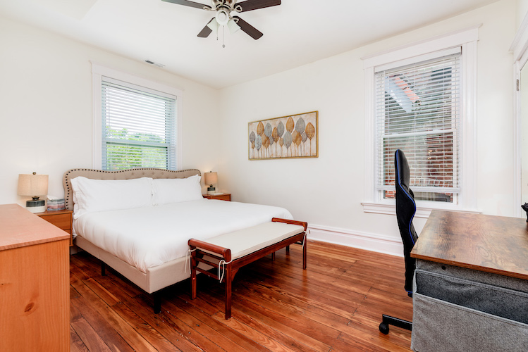 4 Bedrooms Bedrooms, ,1.5 BathroomsBathrooms,Woodford Rentals,For Rent,1274