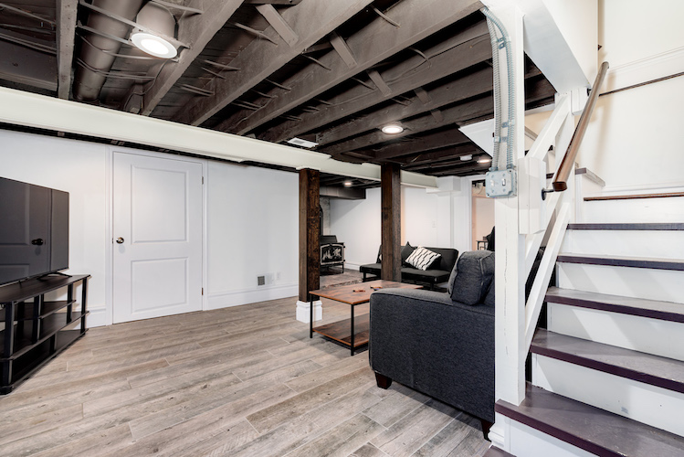 4 Bedrooms Bedrooms, ,1.5 BathroomsBathrooms,Woodford Rentals,For Rent,1274