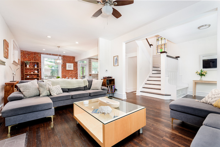 4 Bedrooms Bedrooms, ,1.5 BathroomsBathrooms,Woodford Rentals,For Rent,1274