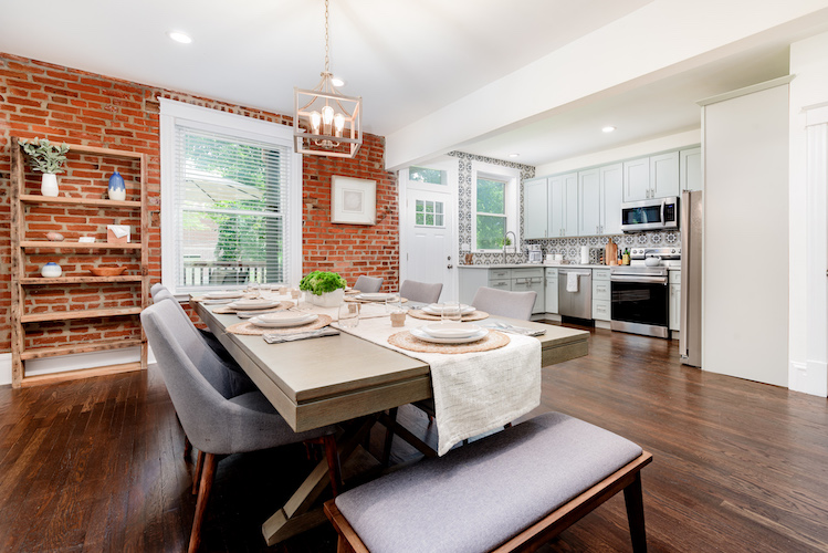 4 Bedrooms Bedrooms, ,1.5 BathroomsBathrooms,Woodford Rentals,For Rent,1274
