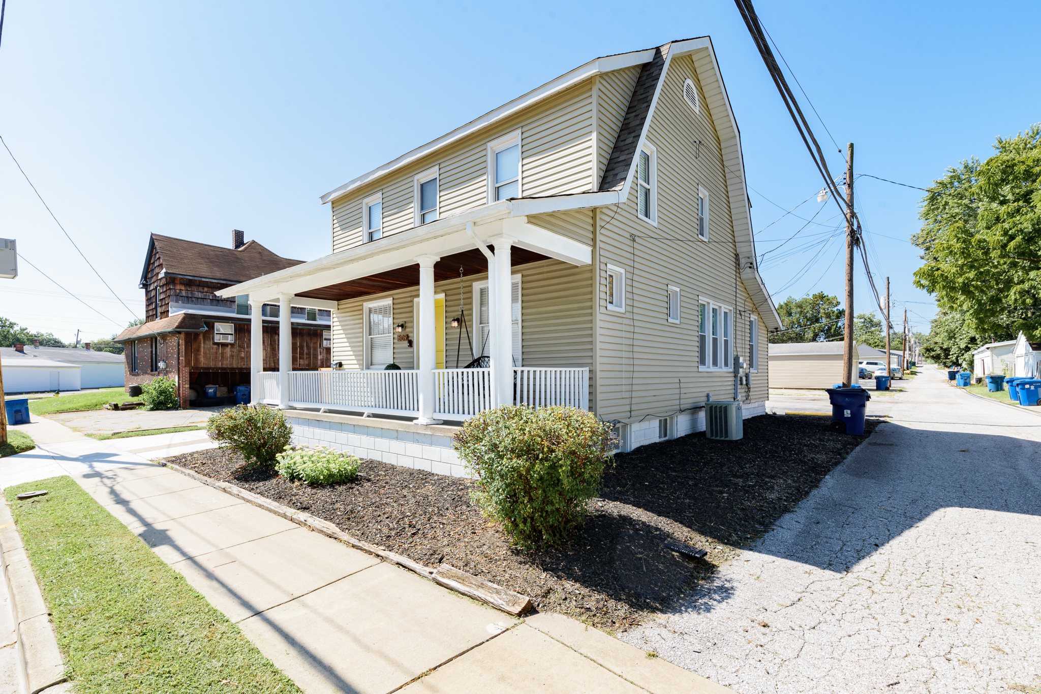 4 Bedrooms Bedrooms, ,2 BathroomsBathrooms,Woodford Rentals,For Rent,1290