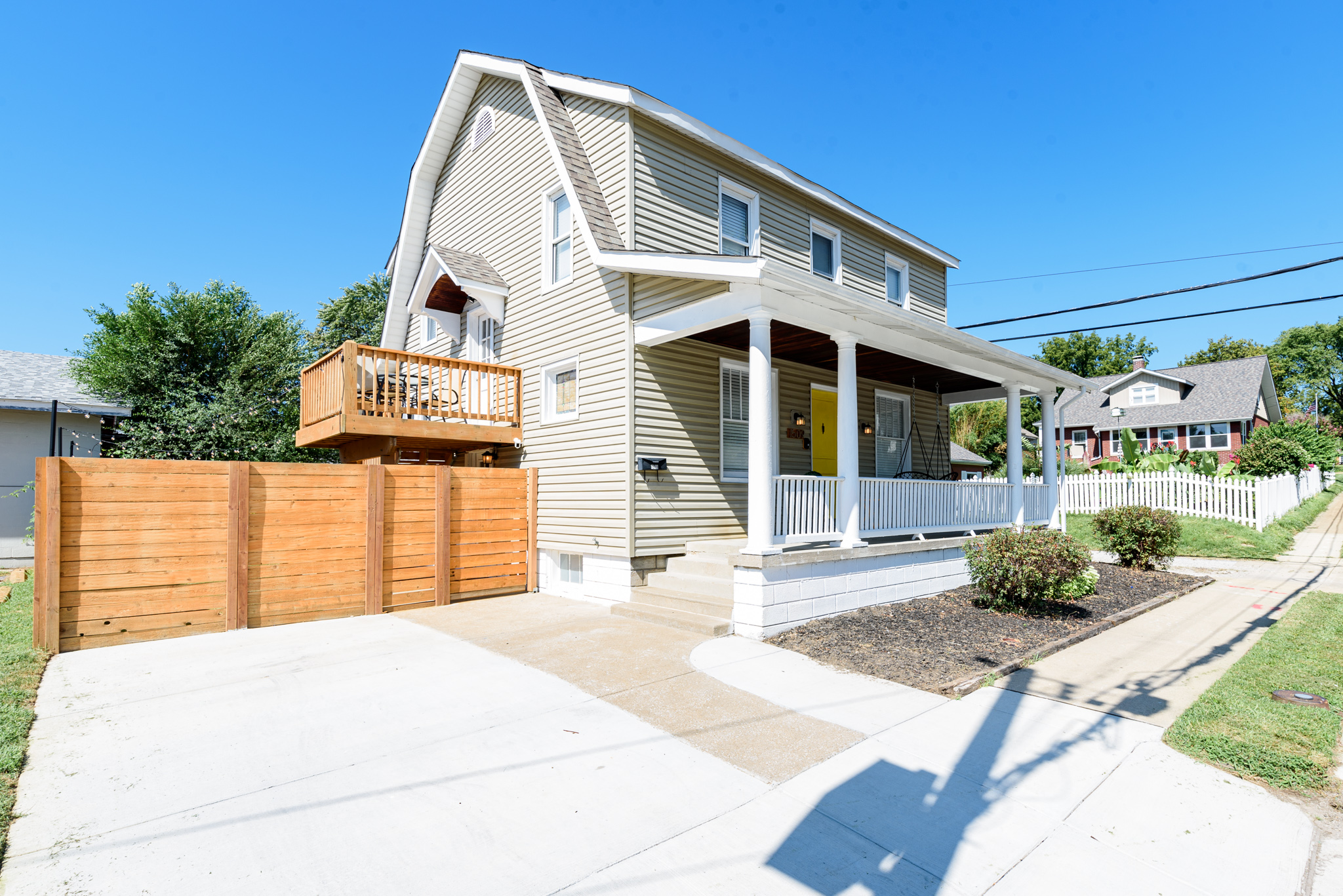 4 Bedrooms Bedrooms, ,2 BathroomsBathrooms,Woodford Rentals,For Rent,1290