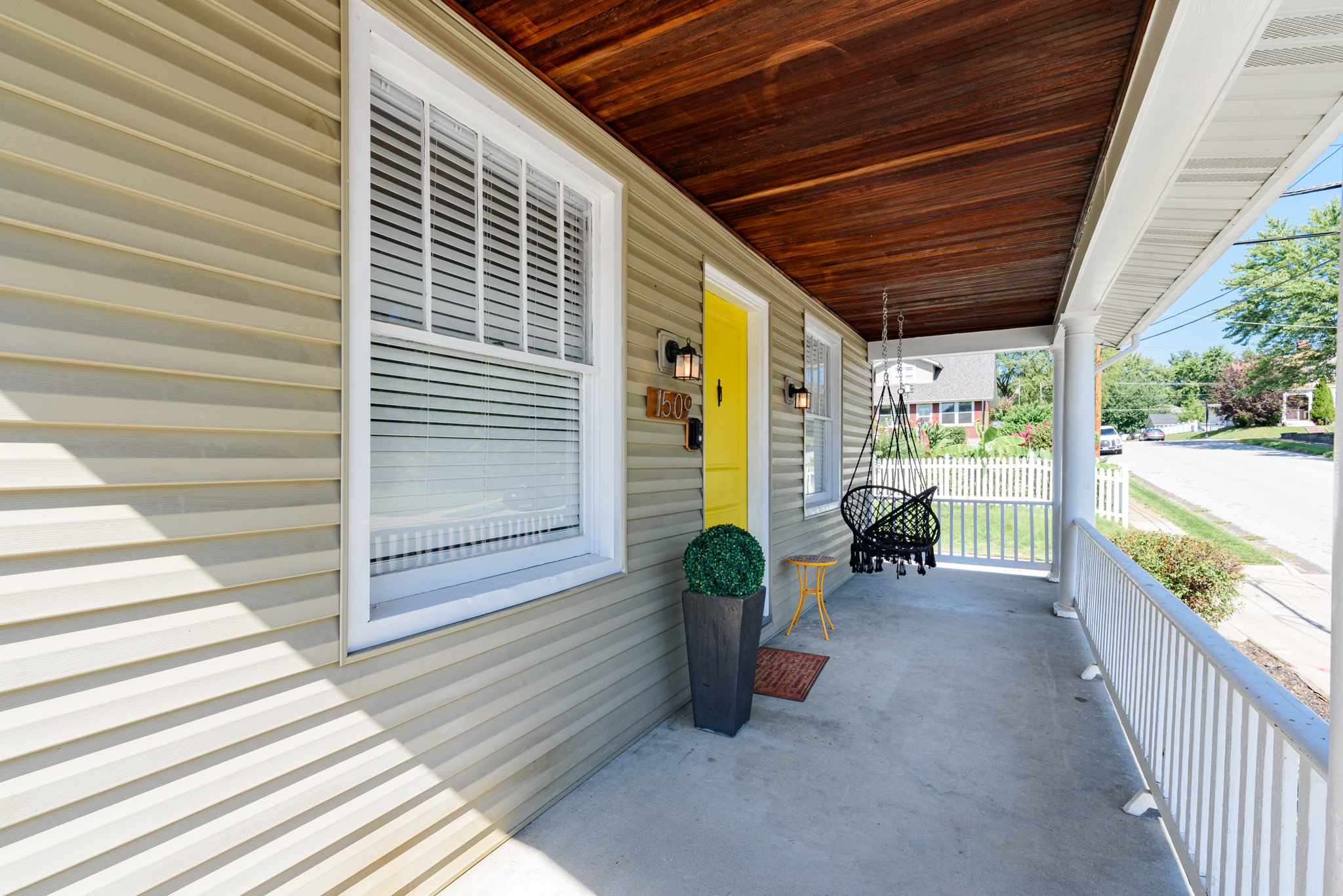 4 Bedrooms Bedrooms, ,2 BathroomsBathrooms,Woodford Rentals,For Rent,1290