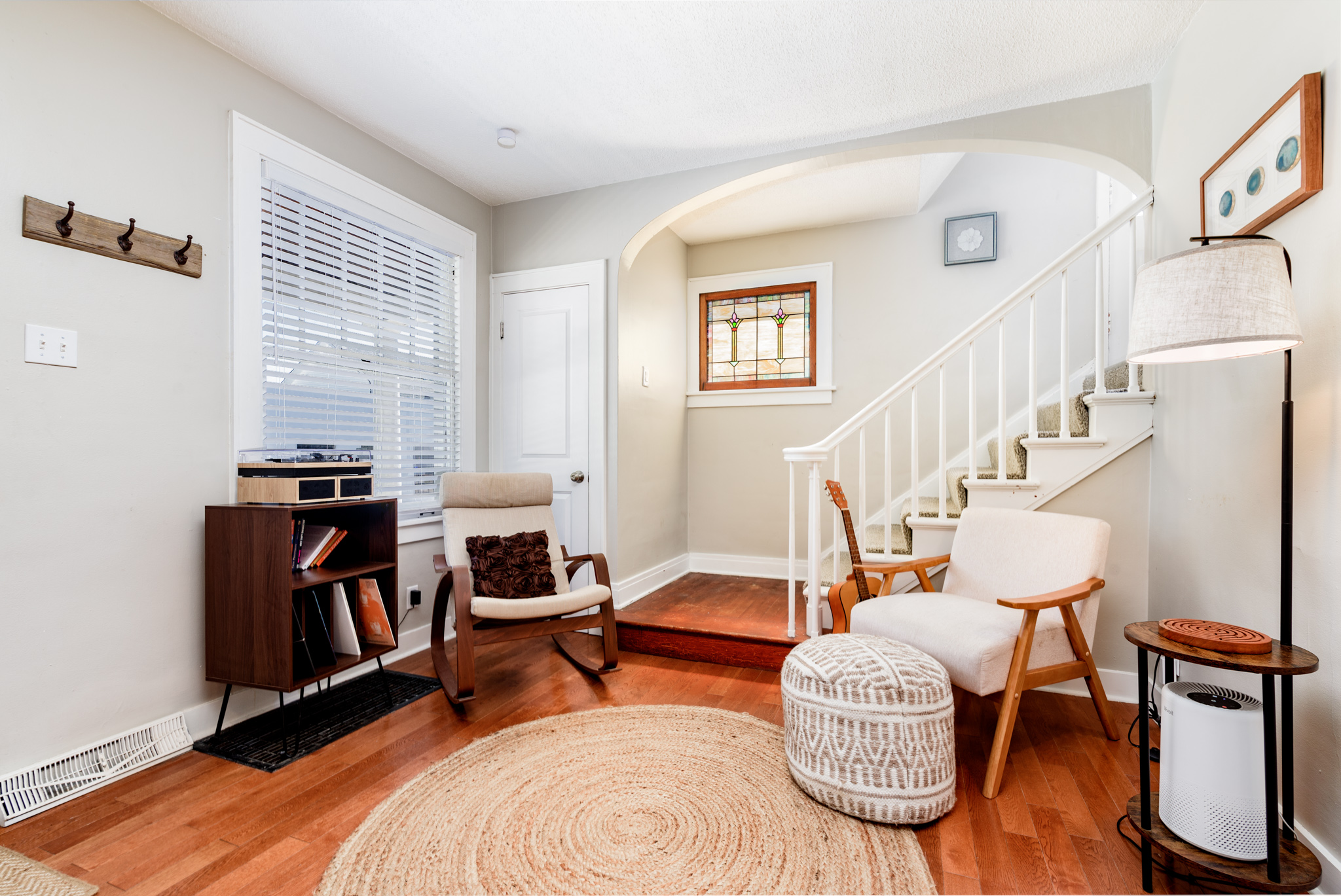 4 Bedrooms Bedrooms, ,2 BathroomsBathrooms,Woodford Rentals,For Rent,1290