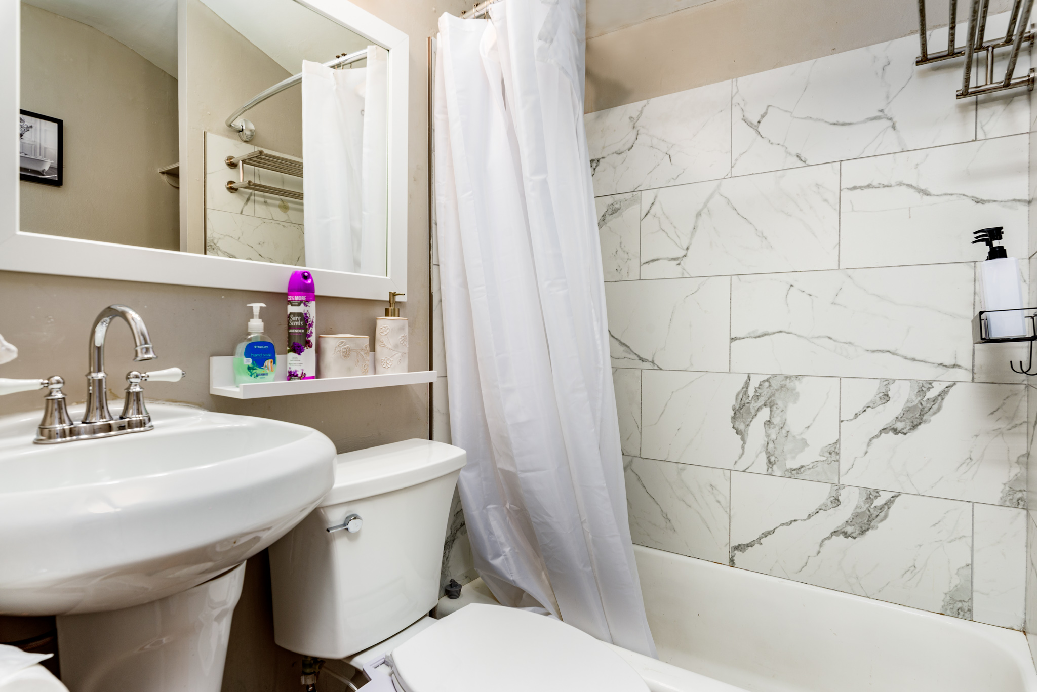 4 Bedrooms Bedrooms, ,2 BathroomsBathrooms,Woodford Rentals,For Rent,1290