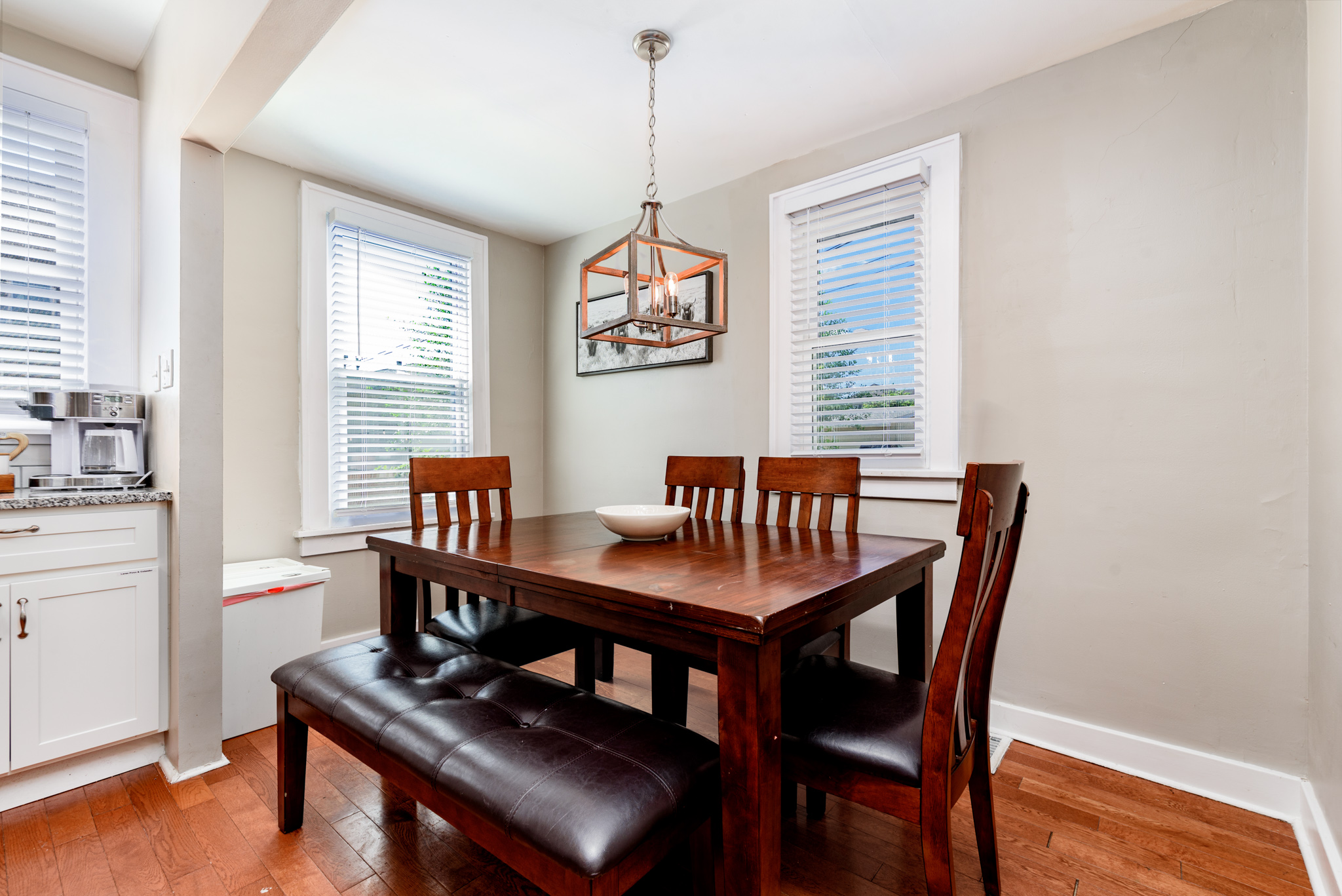 4 Bedrooms Bedrooms, ,2 BathroomsBathrooms,Woodford Rentals,For Rent,1290