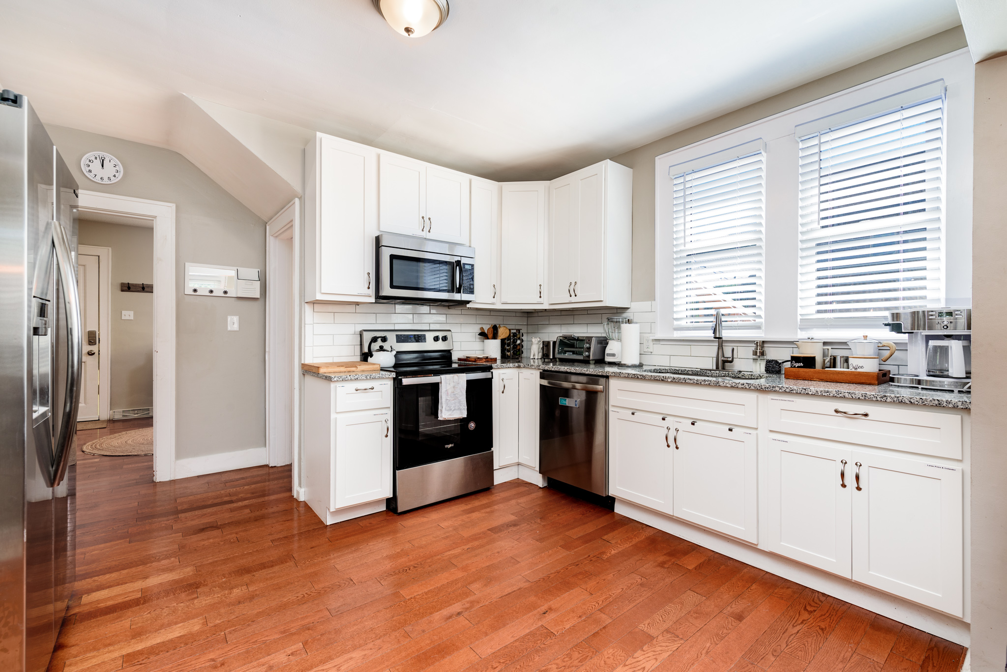 4 Bedrooms Bedrooms, ,2 BathroomsBathrooms,Woodford Rentals,For Rent,1290