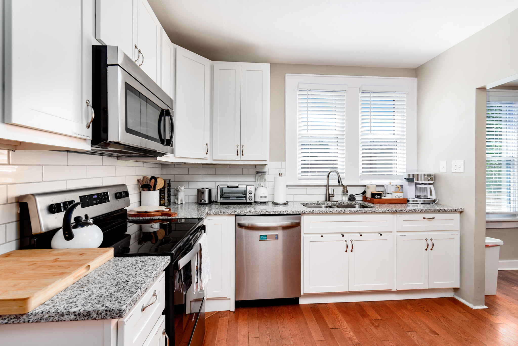 4 Bedrooms Bedrooms, ,2 BathroomsBathrooms,Woodford Rentals,For Rent,1290