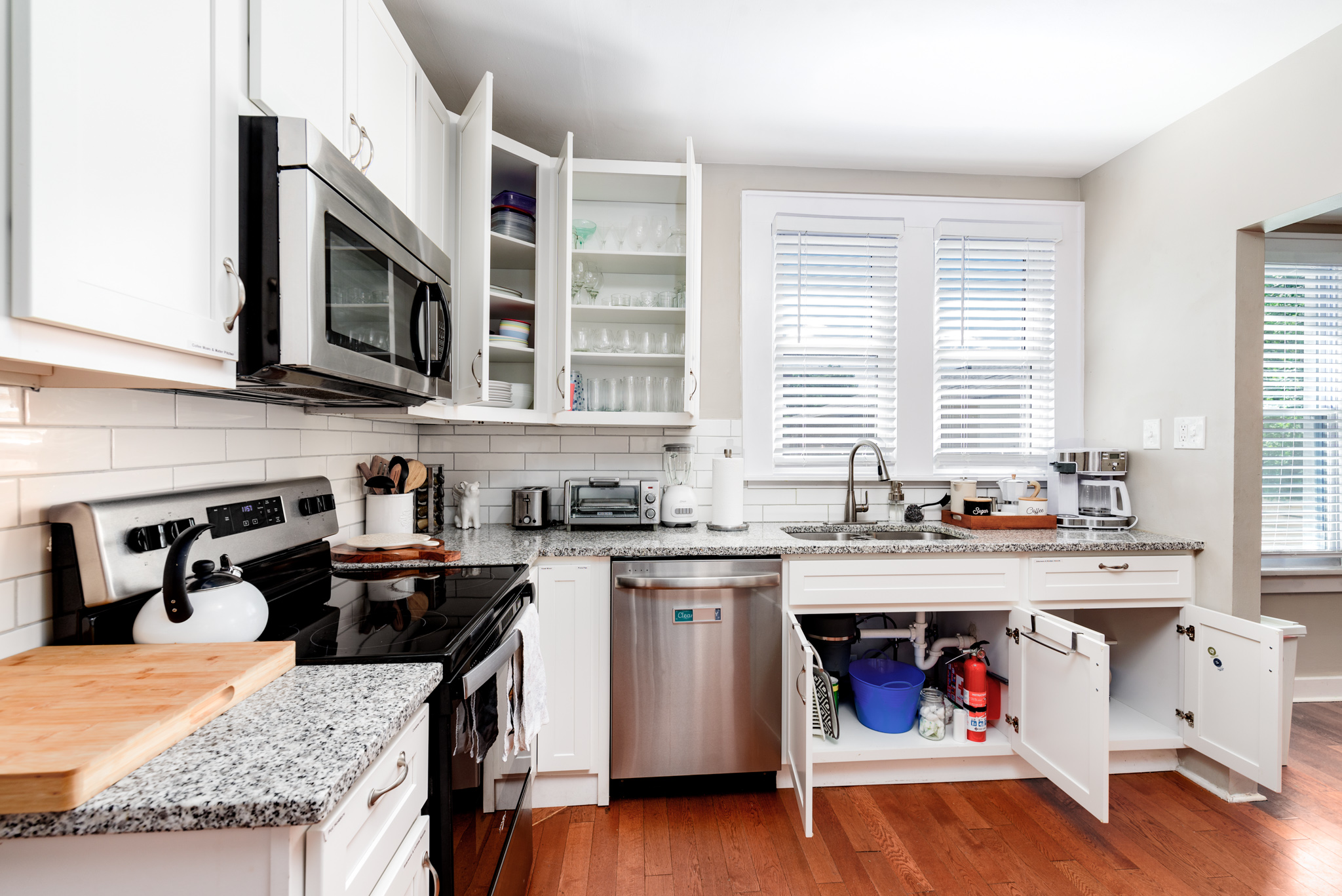 4 Bedrooms Bedrooms, ,2 BathroomsBathrooms,Woodford Rentals,For Rent,1290