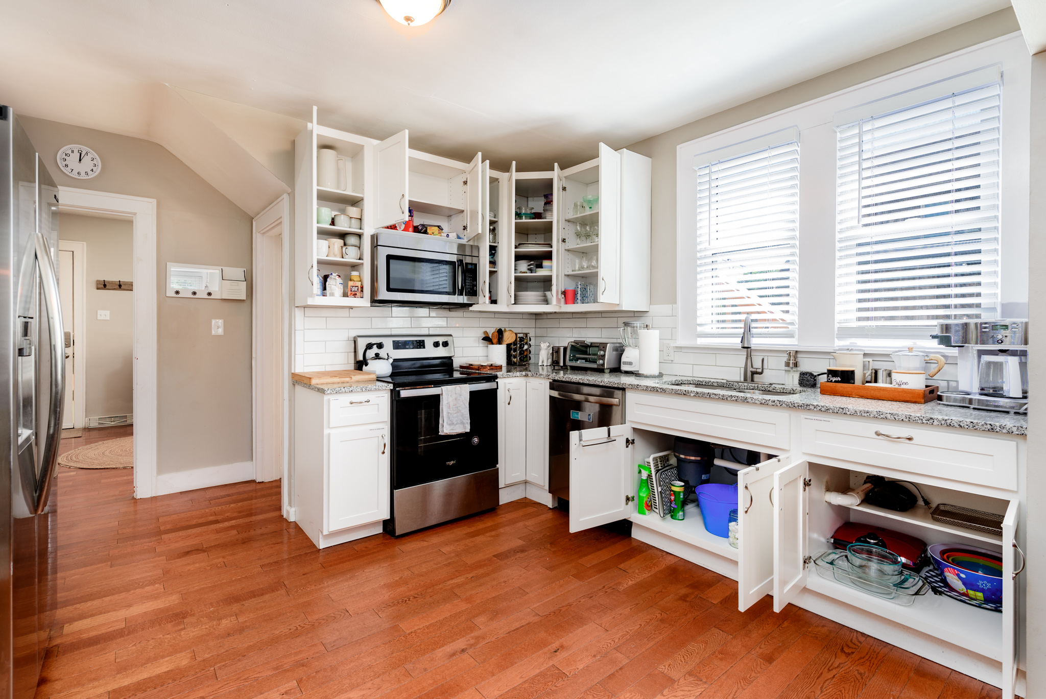 4 Bedrooms Bedrooms, ,2 BathroomsBathrooms,Woodford Rentals,For Rent,1290