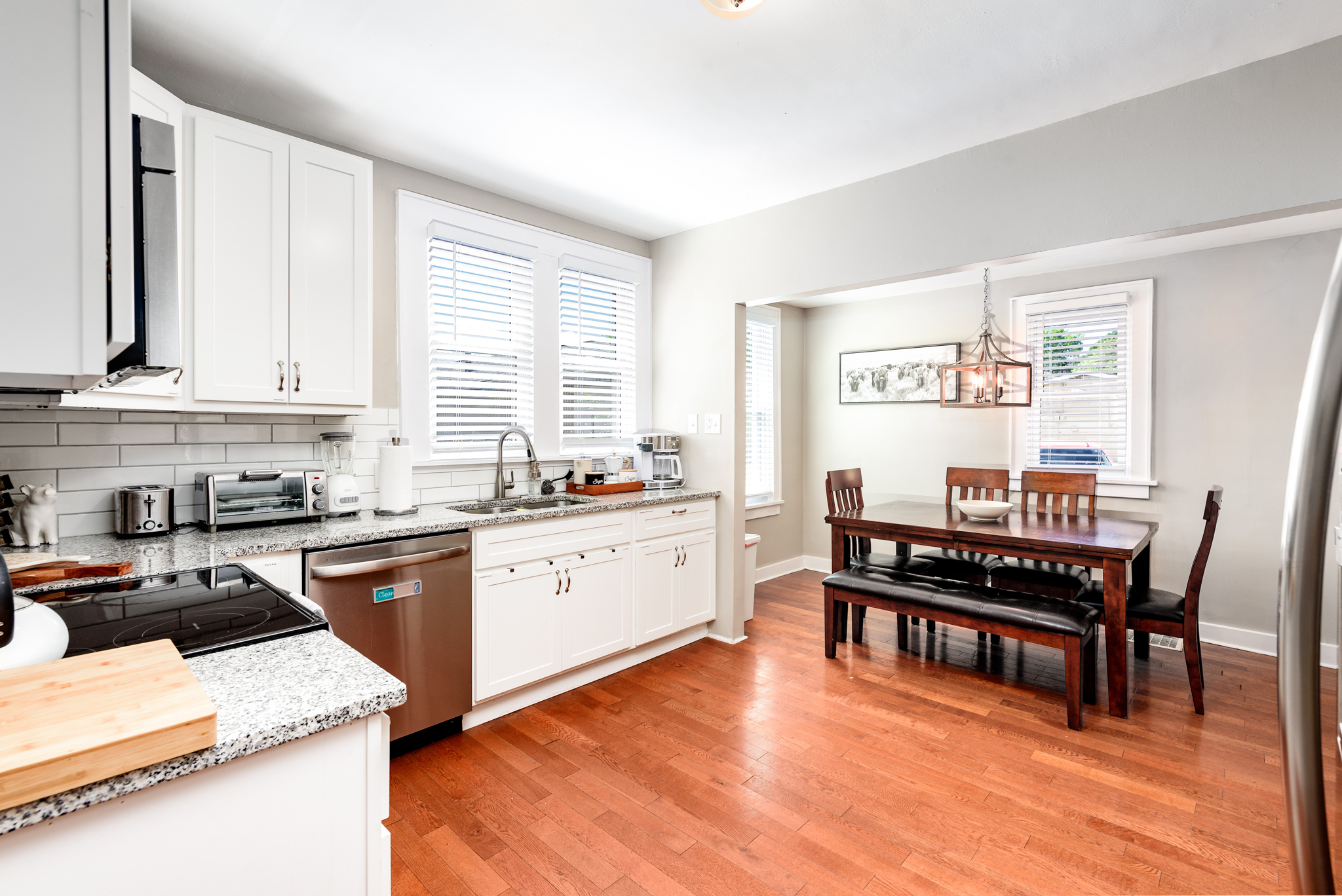 4 Bedrooms Bedrooms, ,2 BathroomsBathrooms,Woodford Rentals,For Rent,1290