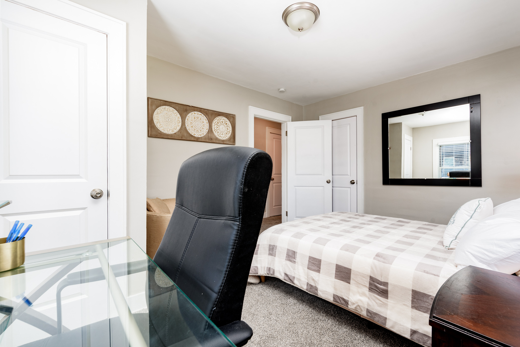 4 Bedrooms Bedrooms, ,2 BathroomsBathrooms,Woodford Rentals,For Rent,1290