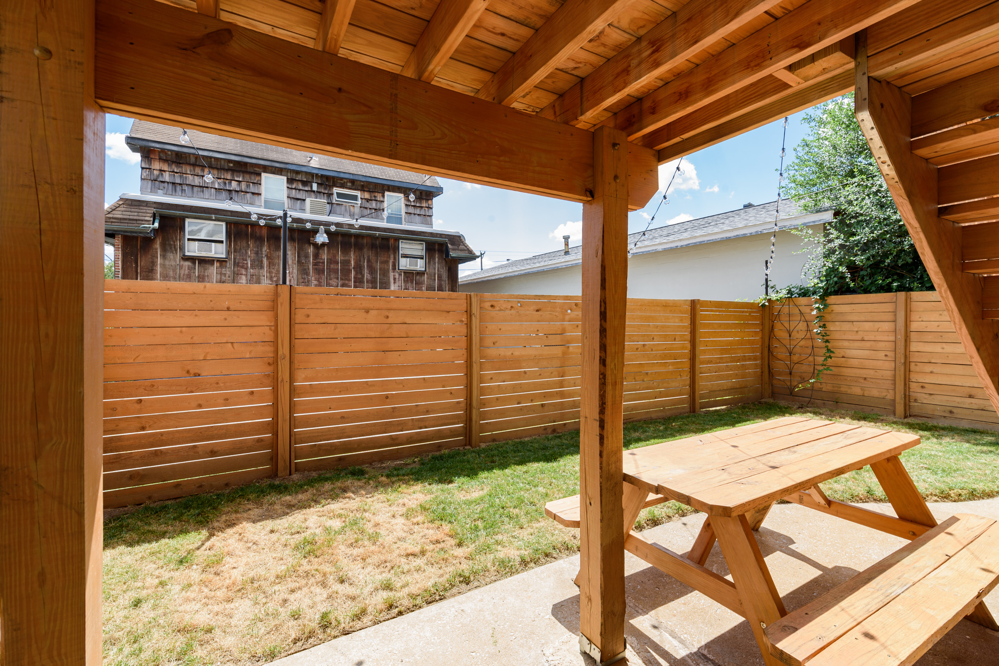 4 Bedrooms Bedrooms, ,2 BathroomsBathrooms,Woodford Rentals,For Rent,1290