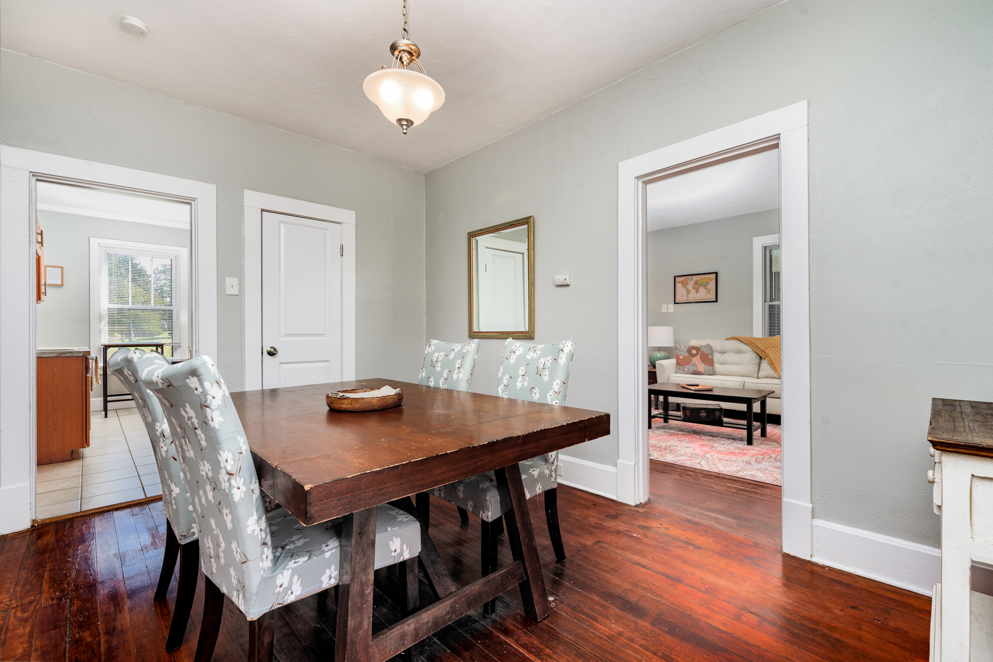3 Bedrooms Bedrooms, ,1 BathroomBathrooms,Woodford Rentals,For Rent,1291