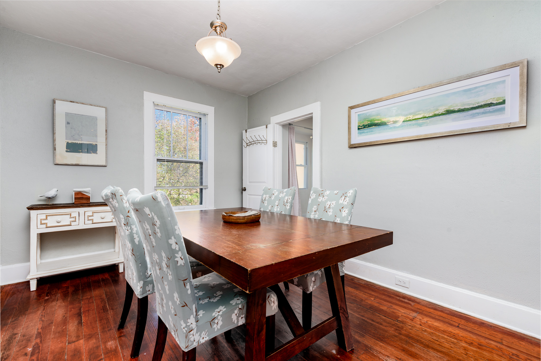 3 Bedrooms Bedrooms, ,1 BathroomBathrooms,Woodford Rentals,For Rent,1291