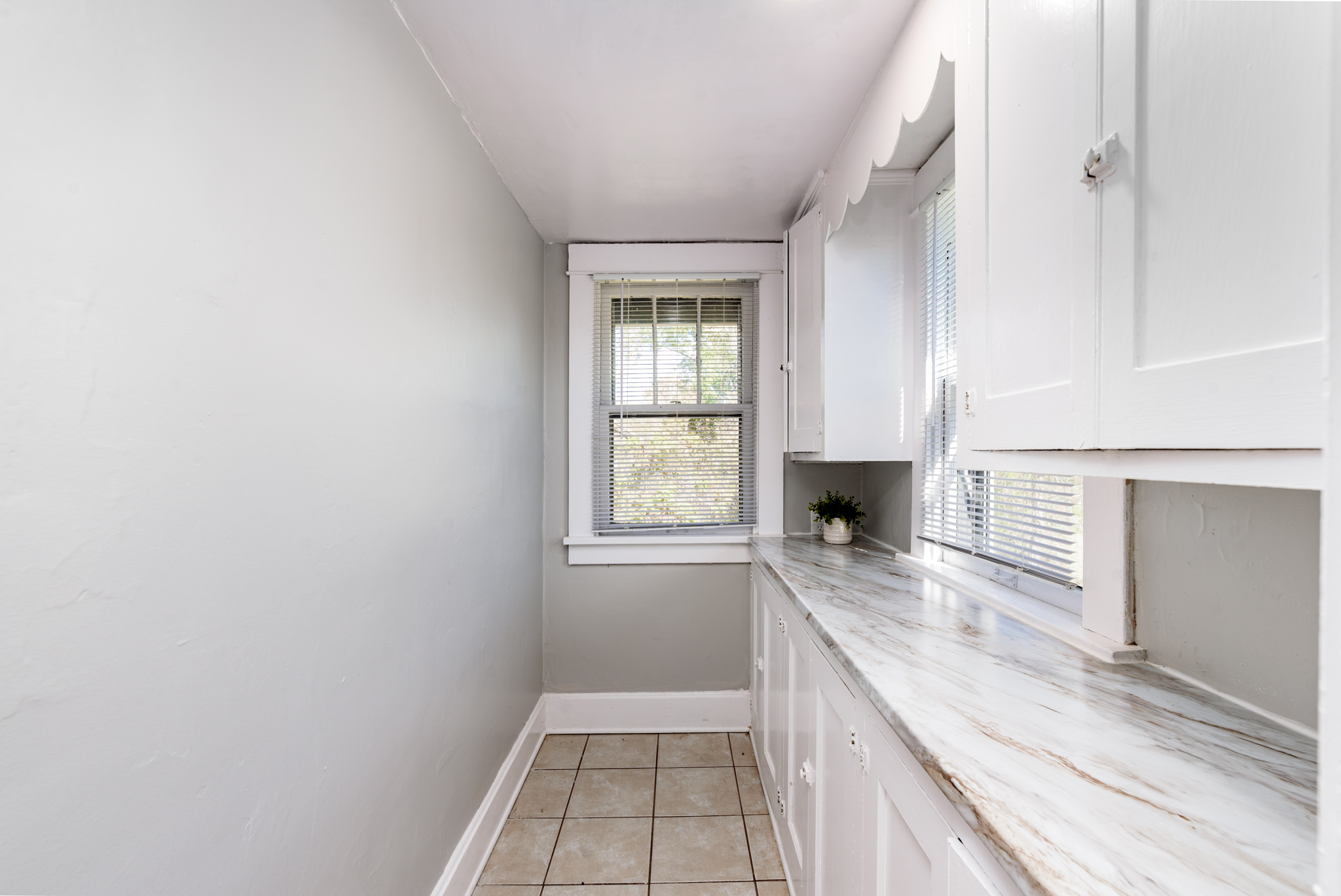 3 Bedrooms Bedrooms, ,1 BathroomBathrooms,Woodford Rentals,For Rent,1291