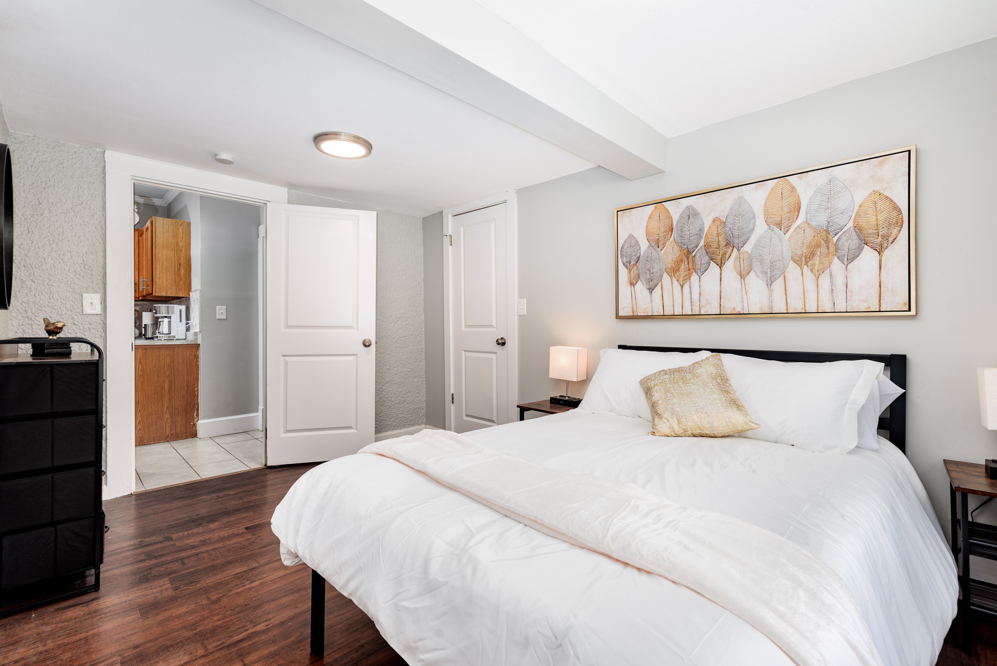 3 Bedrooms Bedrooms, ,1 BathroomBathrooms,Woodford Rentals,For Rent,1291