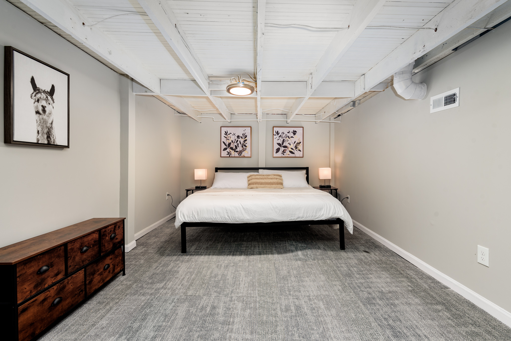 3 Bedrooms Bedrooms, ,1 BathroomBathrooms,Woodford Rentals,For Rent,1291