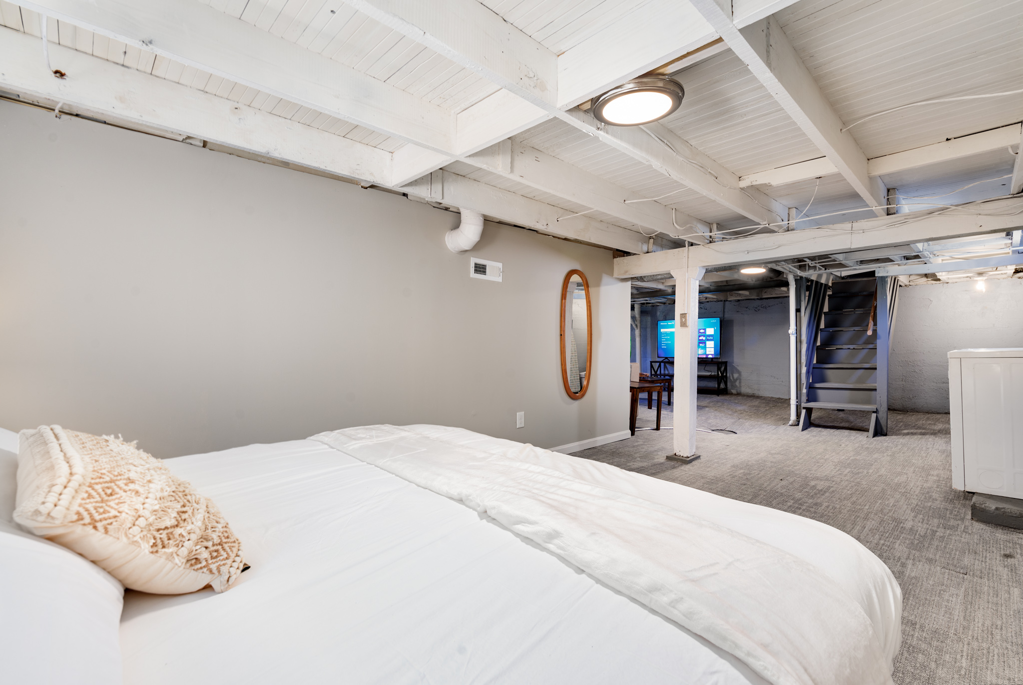 3 Bedrooms Bedrooms, ,1 BathroomBathrooms,Woodford Rentals,For Rent,1291