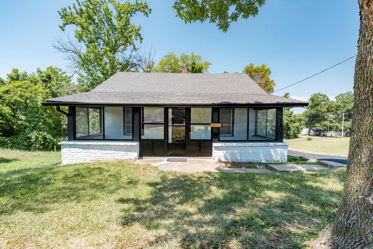 3 Bedrooms Bedrooms, ,1 BathroomBathrooms,Woodford Rentals,For Rent,1291