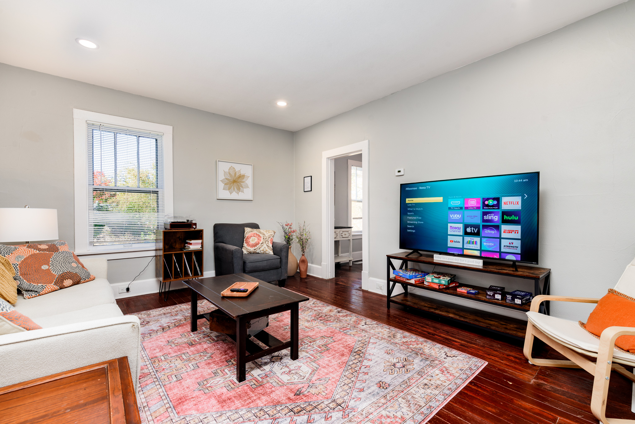 3 Bedrooms Bedrooms, ,1 BathroomBathrooms,Woodford Rentals,For Rent,1291