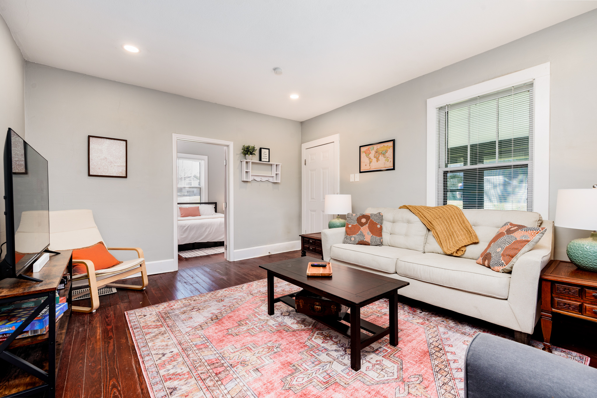 3 Bedrooms Bedrooms, ,1 BathroomBathrooms,Woodford Rentals,For Rent,1291
