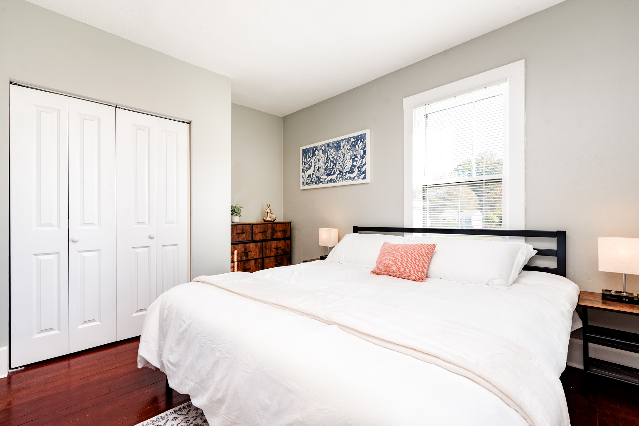 3 Bedrooms Bedrooms, ,1 BathroomBathrooms,Woodford Rentals,For Rent,1291