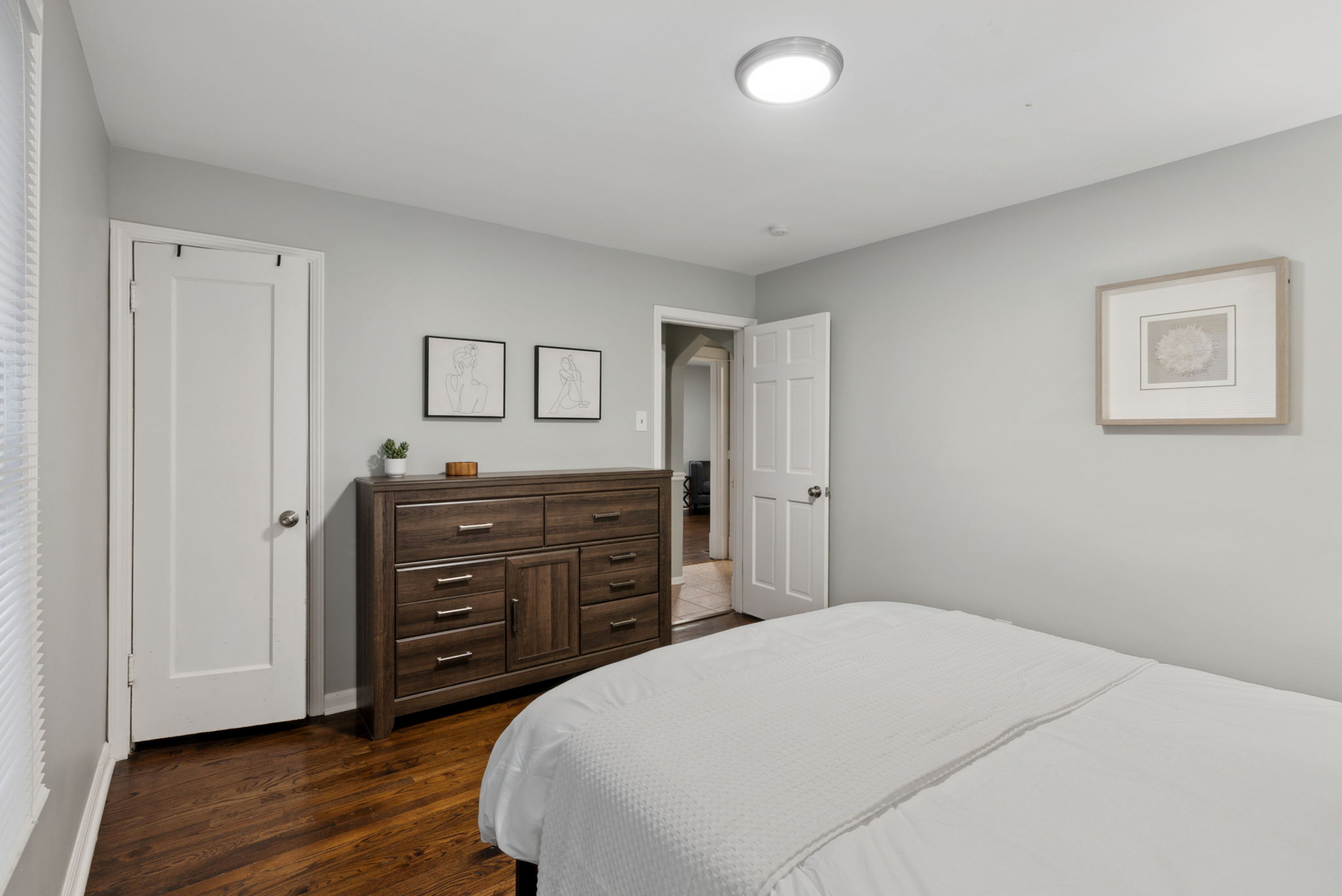 3 Bedrooms Bedrooms, ,2 BathroomsBathrooms,Woodford Rentals,For Rent,1292