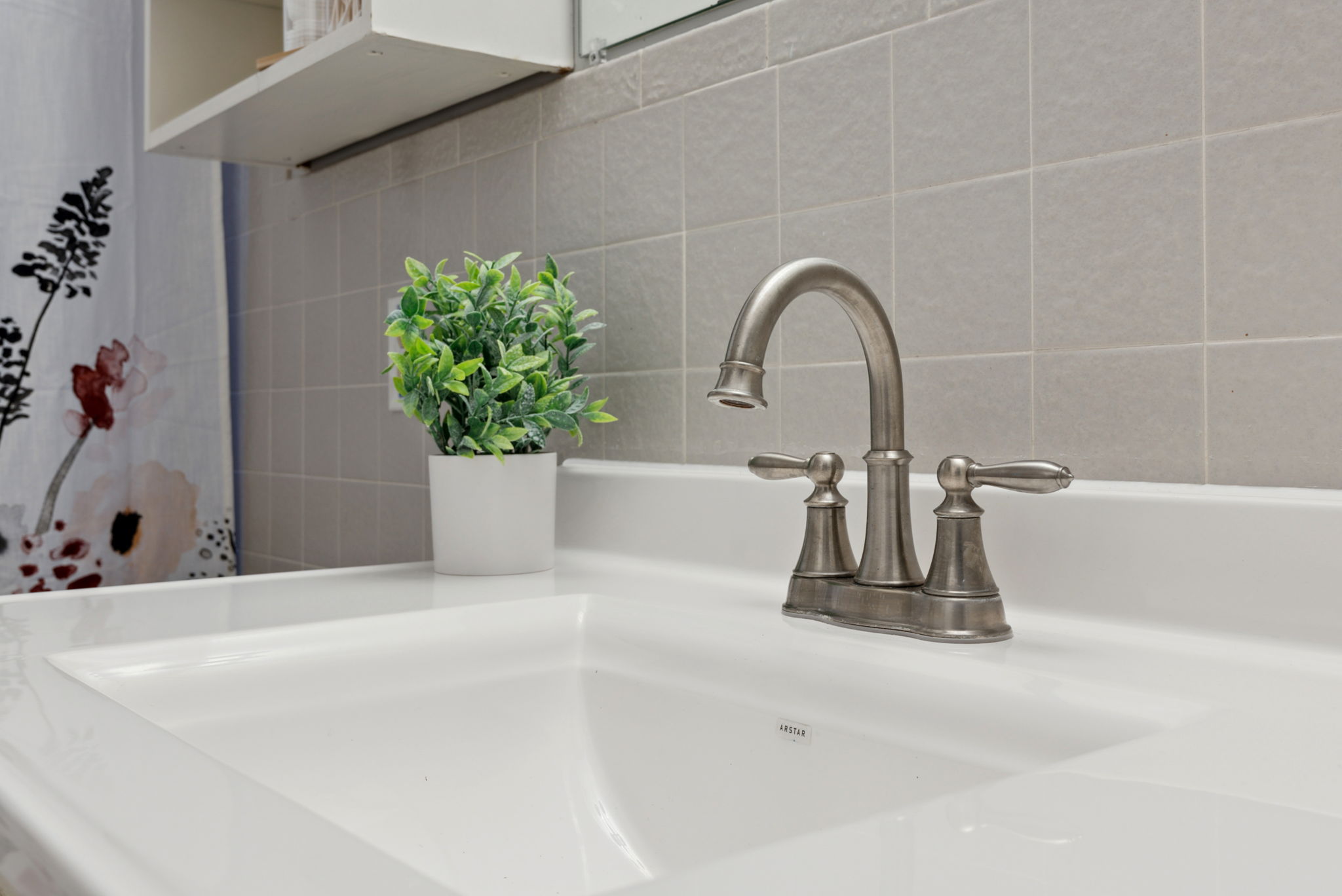 3 Bedrooms Bedrooms, ,2 BathroomsBathrooms,Woodford Rentals,For Rent,1292