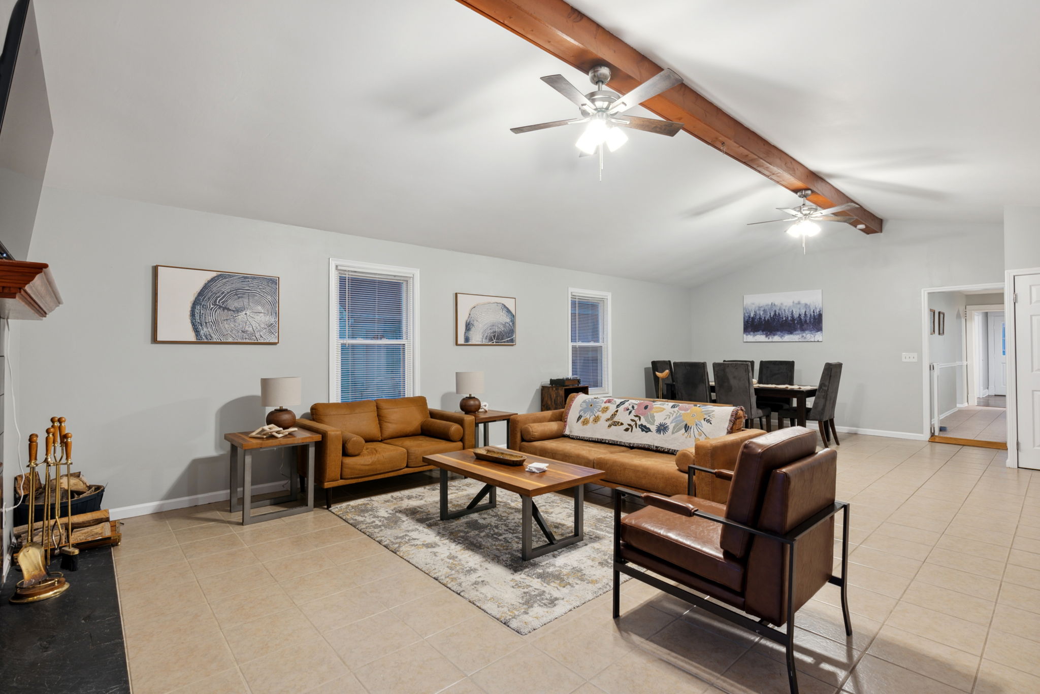3 Bedrooms Bedrooms, ,2 BathroomsBathrooms,Woodford Rentals,For Rent,1292