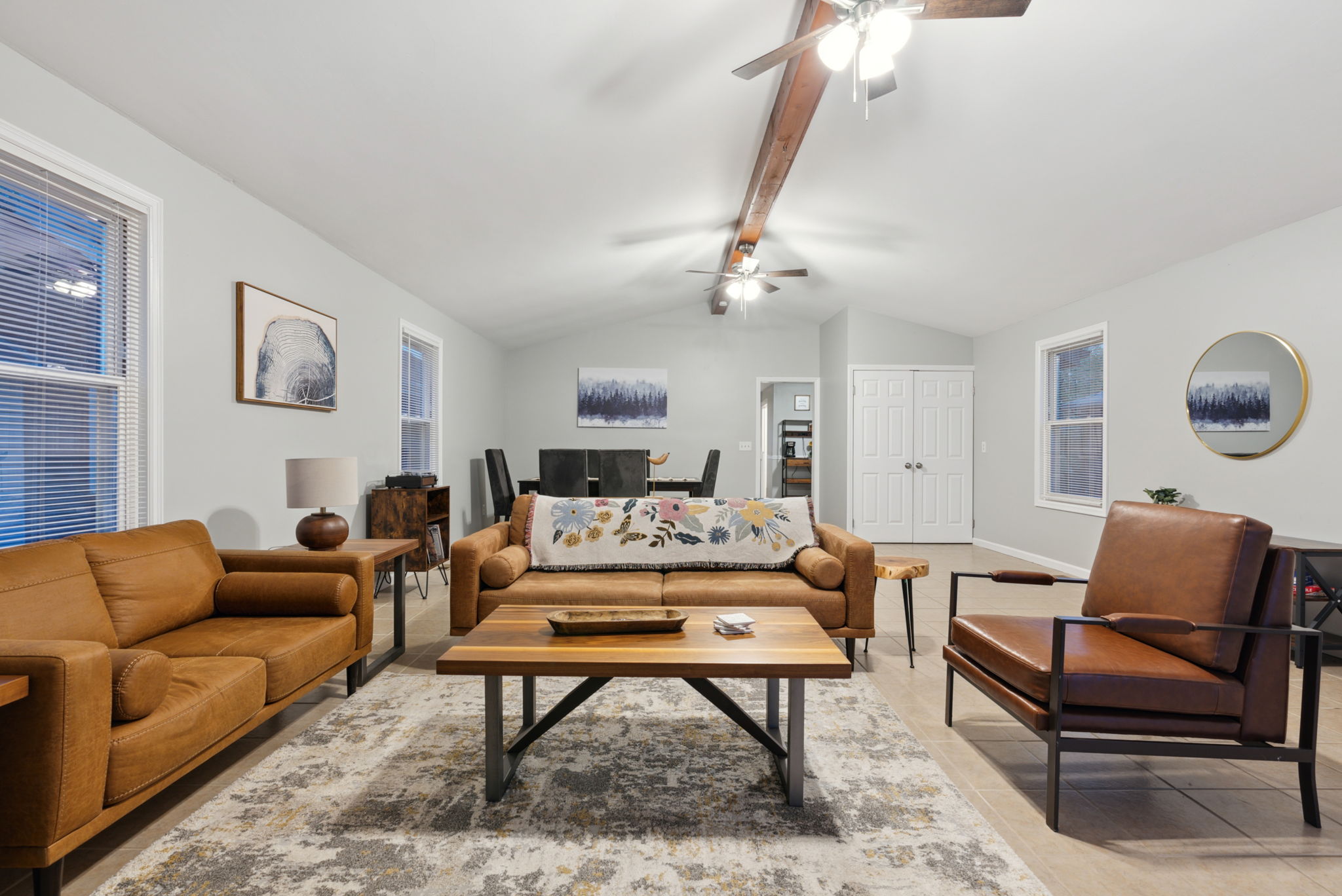 3 Bedrooms Bedrooms, ,2 BathroomsBathrooms,Woodford Rentals,For Rent,1292