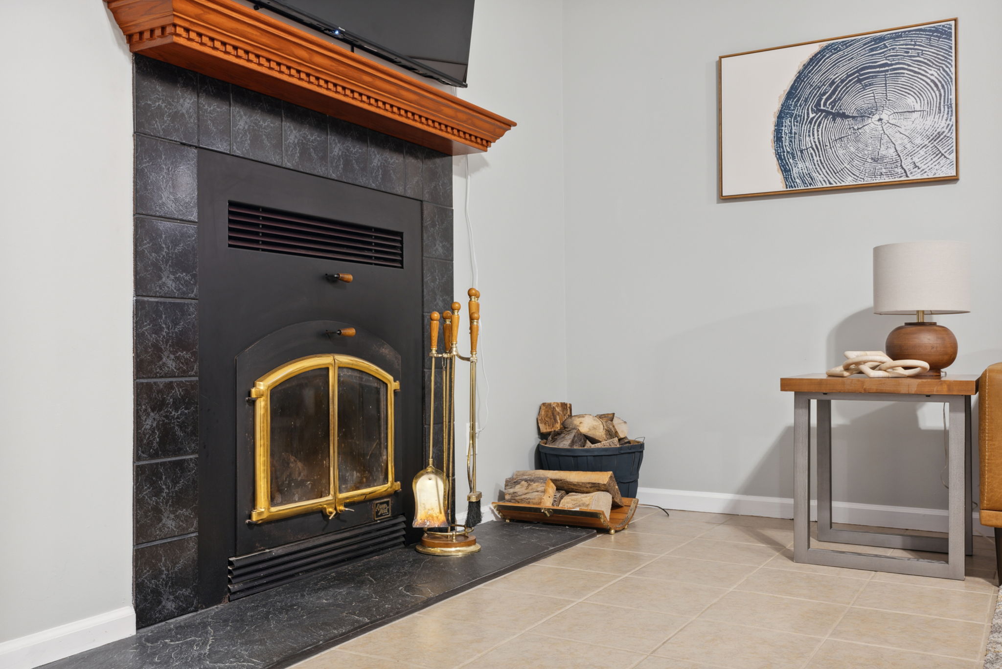 3 Bedrooms Bedrooms, ,2 BathroomsBathrooms,Woodford Rentals,For Rent,1292