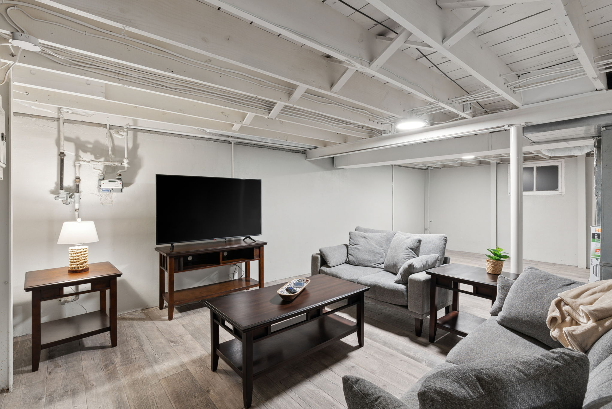 3 Bedrooms Bedrooms, ,2 BathroomsBathrooms,Woodford Rentals,For Rent,1292