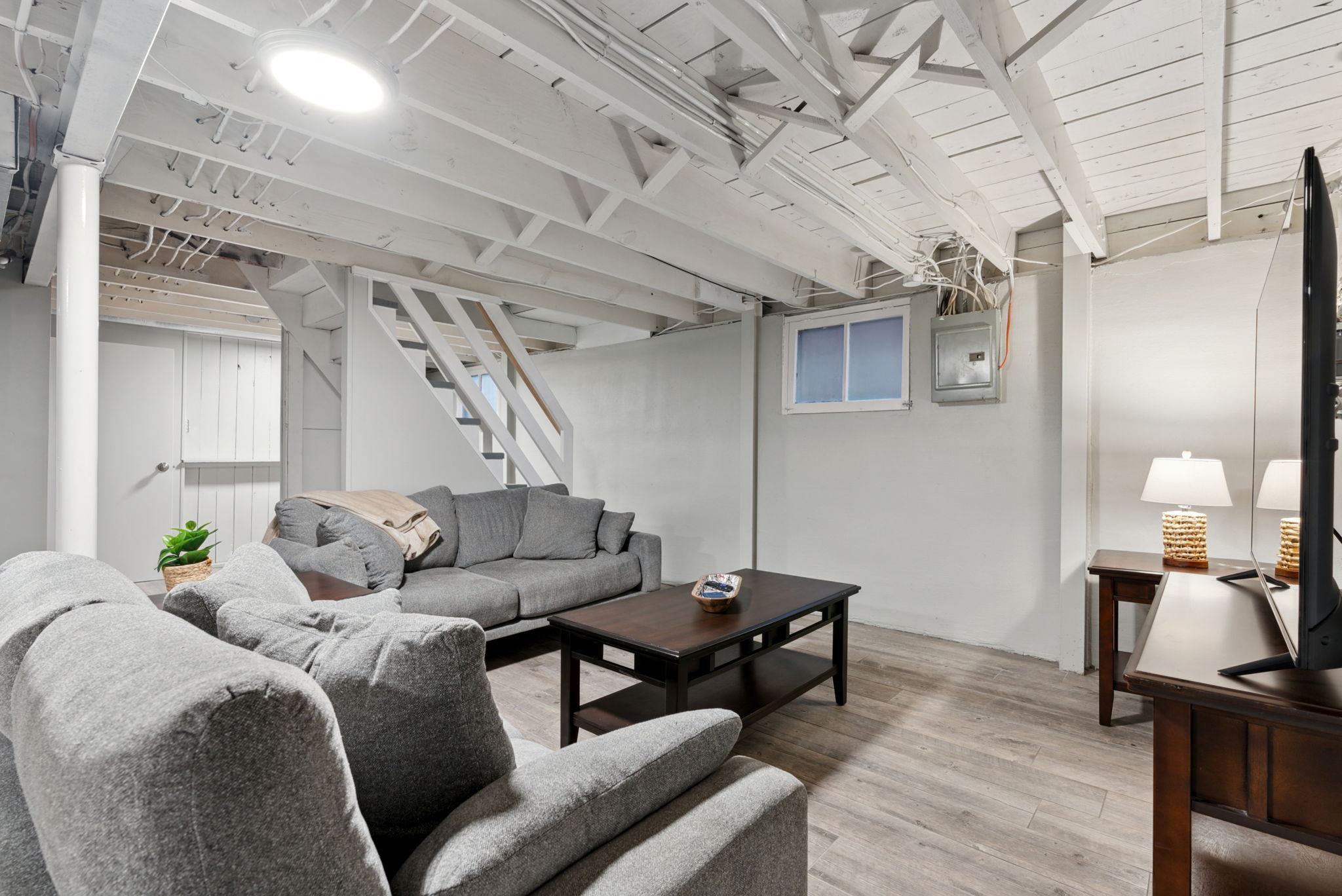 3 Bedrooms Bedrooms, ,2 BathroomsBathrooms,Woodford Rentals,For Rent,1292