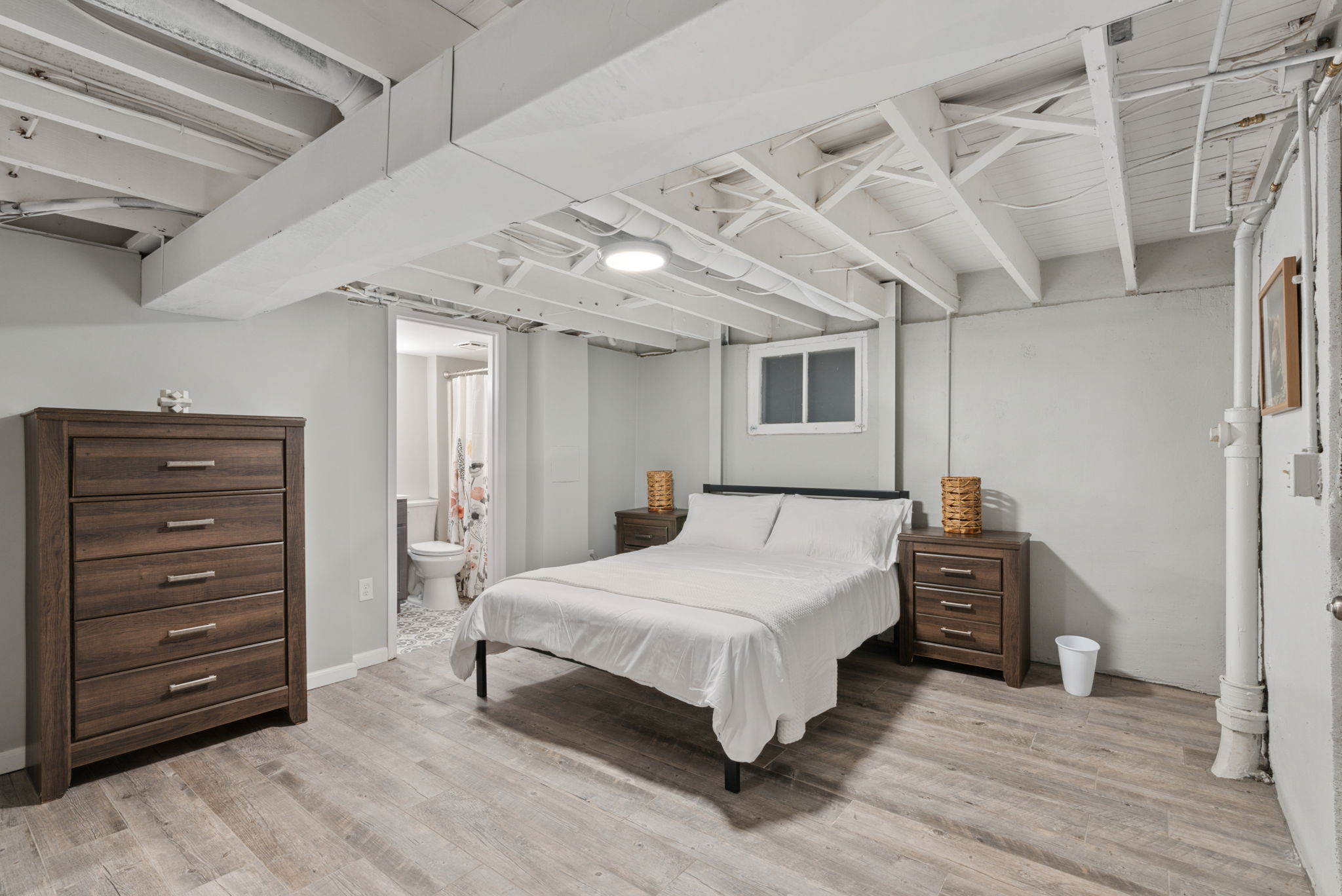 3 Bedrooms Bedrooms, ,2 BathroomsBathrooms,Woodford Rentals,For Rent,1292